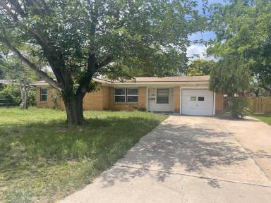Main picture of 770 Redwood Dr