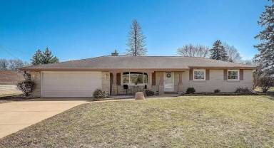 Main picture of S90W22665 Loretto Ln
