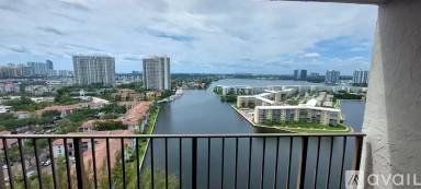 Main picture of Biscayne Cove Clipper Building