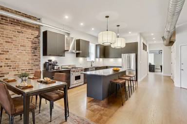 Main picture of 1056 N Milwaukee Ave