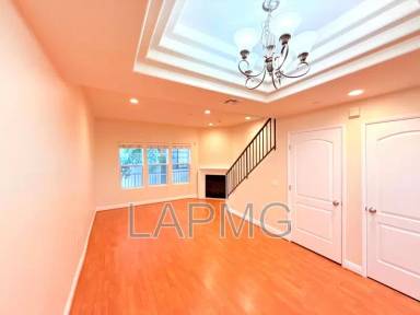 Main picture of 12217 Moorpark St