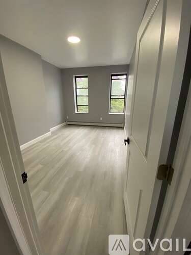Main picture of 677 Knickerbocker Ave