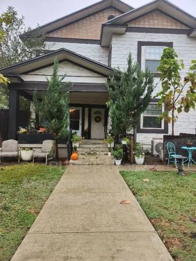 Main picture of 605 S Oak Cliff Blvd