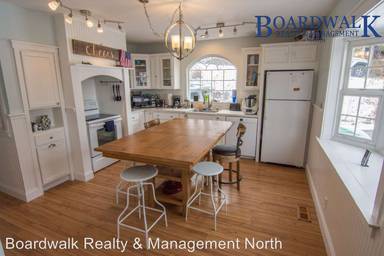 Main picture of 2562 Viking Dr