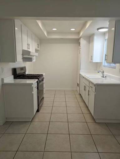 Main picture of 7760 Yorktown Ave
