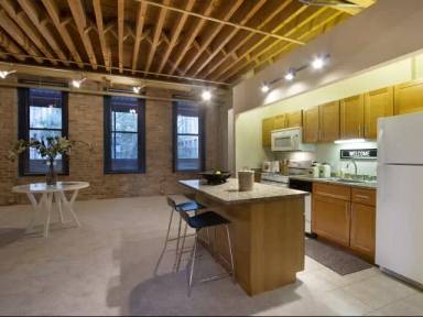 Main picture of 1311 N Wells St