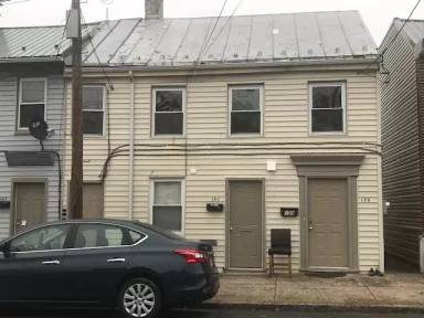 Main picture of 137 N West St