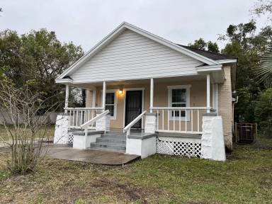 Main picture of 2974 Thomas St