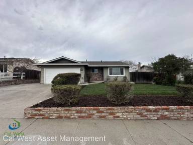 Main picture of 557 Skyway Dr
