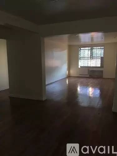 Main picture of 401 E 21st St