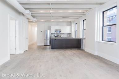 Main picture of 45 Broad St