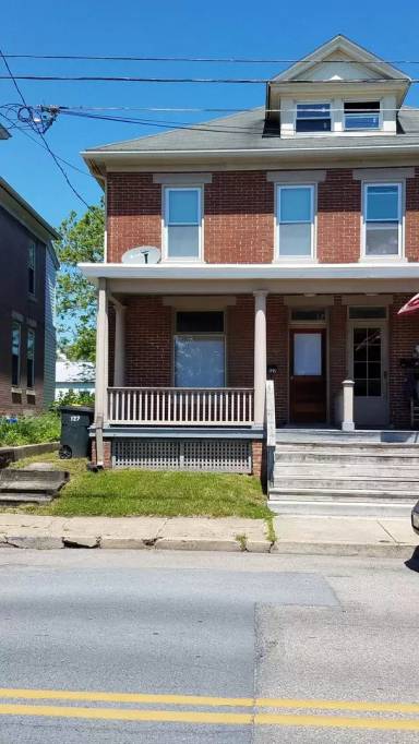 Main picture of 125-127 W Third St