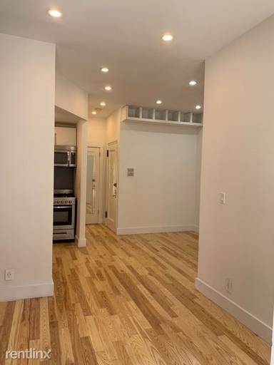 Main picture of 154 E 7th St