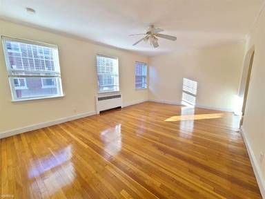 Main picture of 22 Fairbanks St