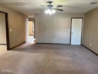 Main picture of 2124 E 32nd Ct