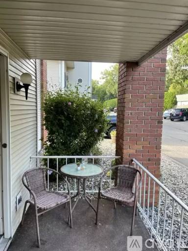 Main picture of 41 W Summit St