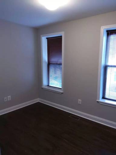 Main picture of 1011 W Cross St