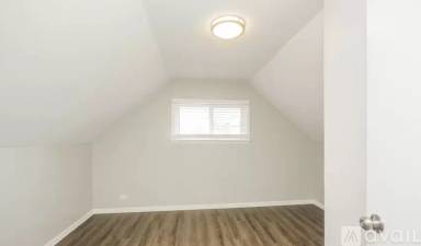 Main picture of 4836 W Fletcher St