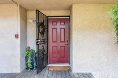Main picture of 687 Royston Ln