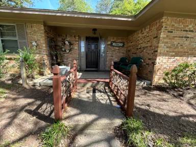 Main picture of 800 Briar Ridge Rd