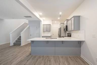 Main picture of 568 Hice St