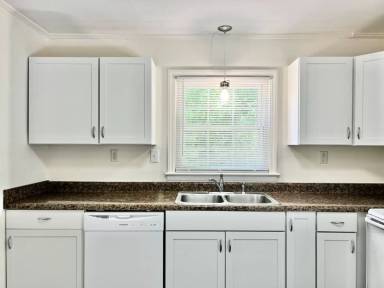 Main picture of 655 Reeves Ct