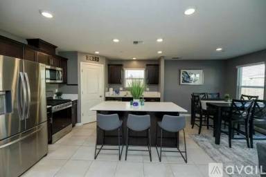 Main picture of 608 Heitz Ct