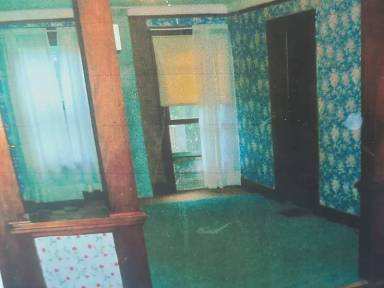 Main picture of 700 Lawrence St