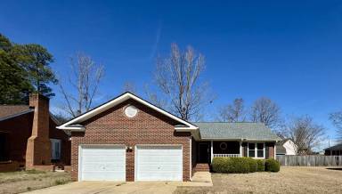 Main picture of 204 Fair Oaks Dr