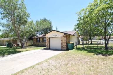 Main picture of 1056 Lindsey Cir