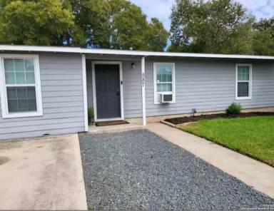 Main picture of 587 Overhill Dr