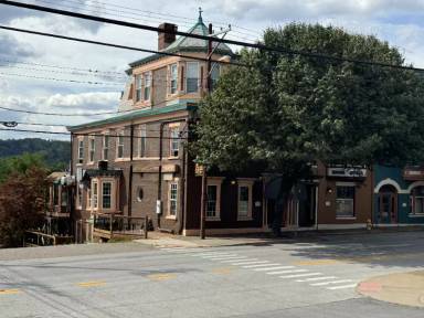 Main picture of 751 Main St