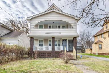 Main picture of 3218 E 117th St