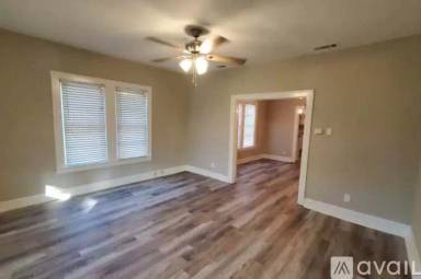 Main picture of 1306 N Rockwall Ave