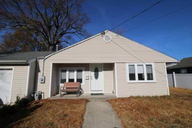 Main picture of 133 Lawrence Ave