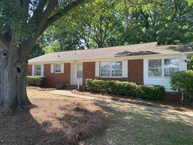 Main picture of 13734 S Tryon St