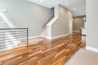 Main picture of 7 S Bank St