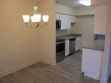 Main picture of 200 Lee Dr