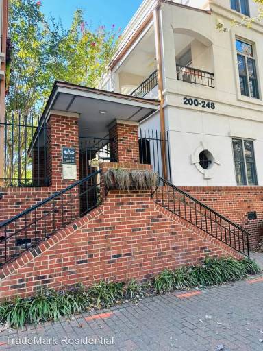 Main picture of 200 E Davie St