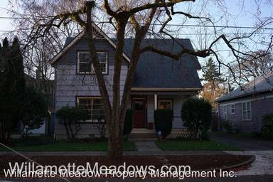 Main picture of 235 15th St NE