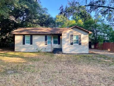 Main picture of 815 Fairway Dr