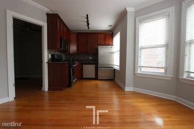 Main picture of 628-34 W Roscoe St