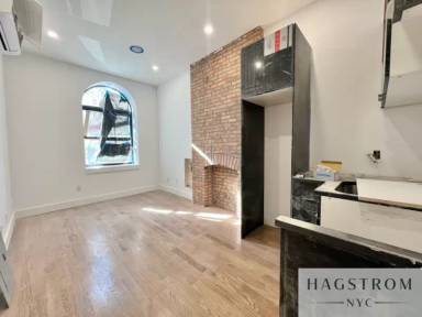 Main picture of 631 E 6th St
