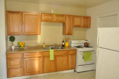 Main picture of 215 Pleasant St