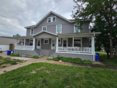 Main picture of 215 18th St NE