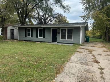 Main picture of 44 E Adams Dr