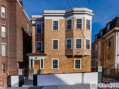 Main picture of 8 Greenville St