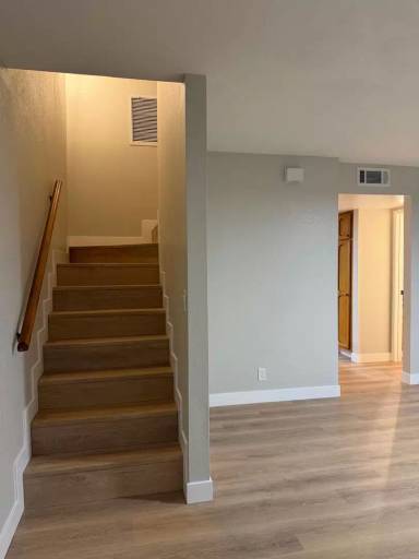 Main picture of 189 E Upjohn Ave