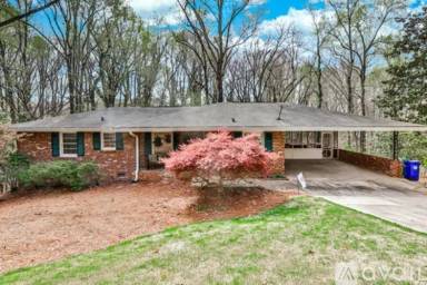 Main picture of 1277 Chaucer Ln NE