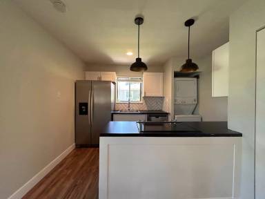 Main picture of 1225 S Oneida St